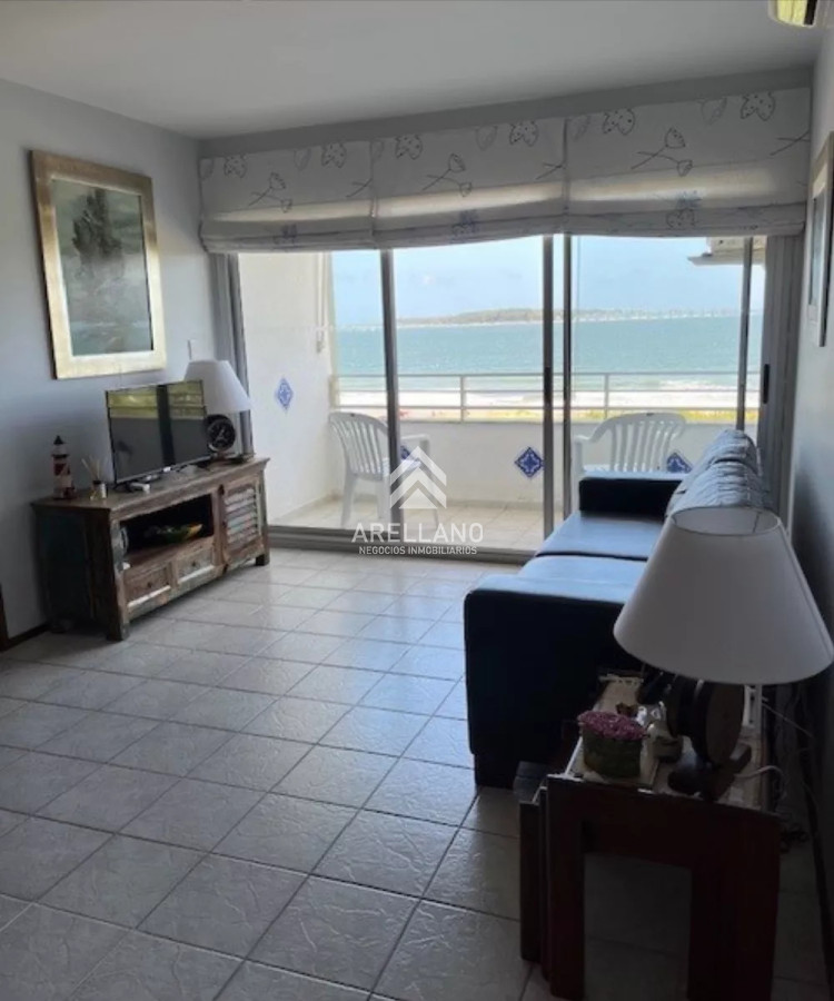 Apartamento ID.4202 - Apartamento en venta frente al mar - 2 dormitorios Playa Mansa.