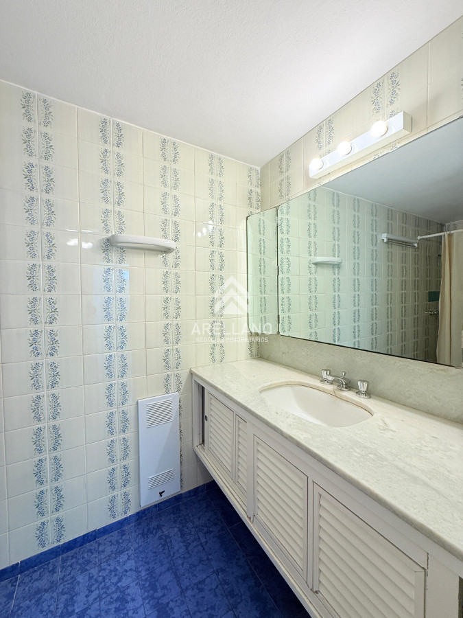 Apartamento ID.4837 - Apartamento en venta - 2 dormitorios y medio Playa Mansa