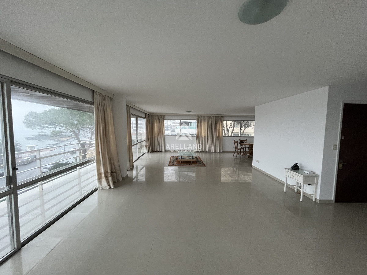 Apartamento ID.3873 - Apartamento en venta, puerto Punta del Este.