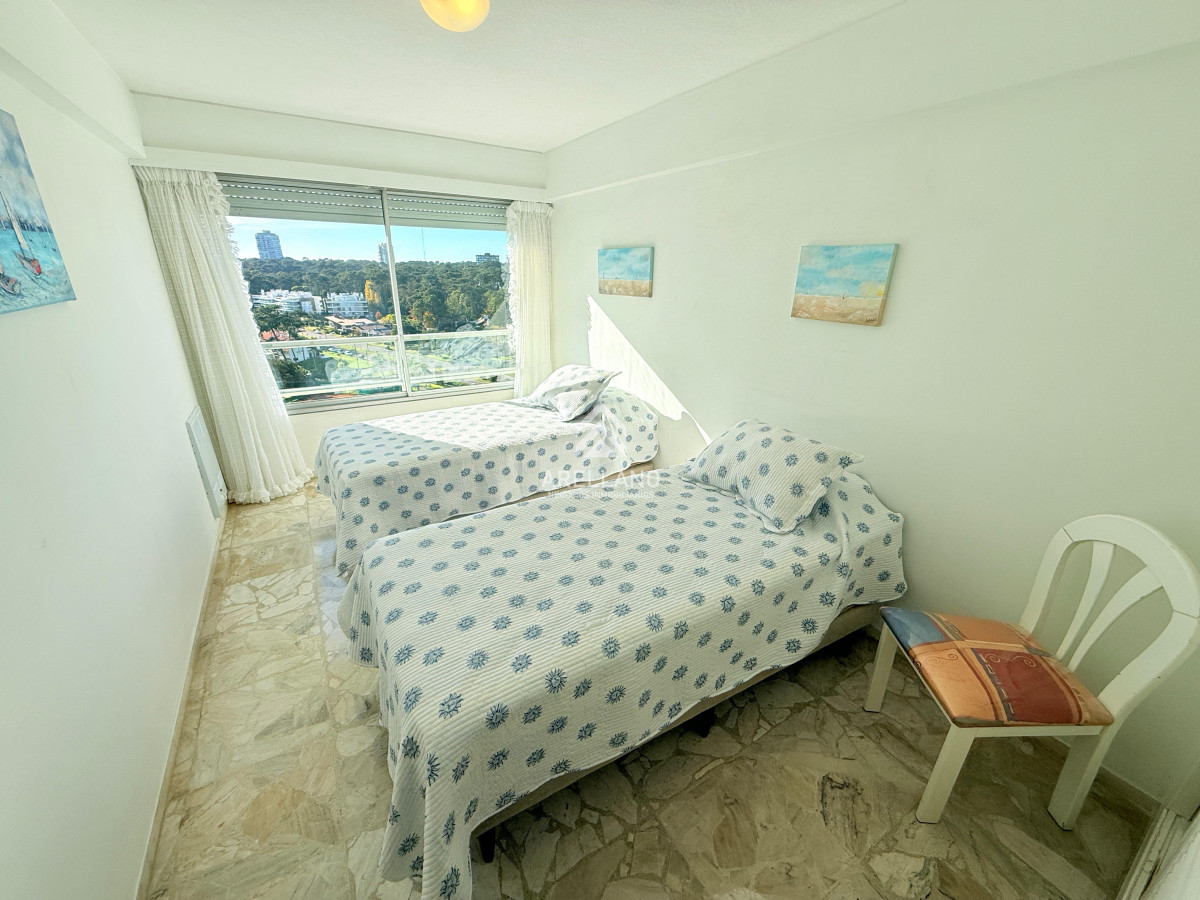 Apartamento ID.4837 - Apartamento en venta - 2 dormitorios y medio Playa Mansa