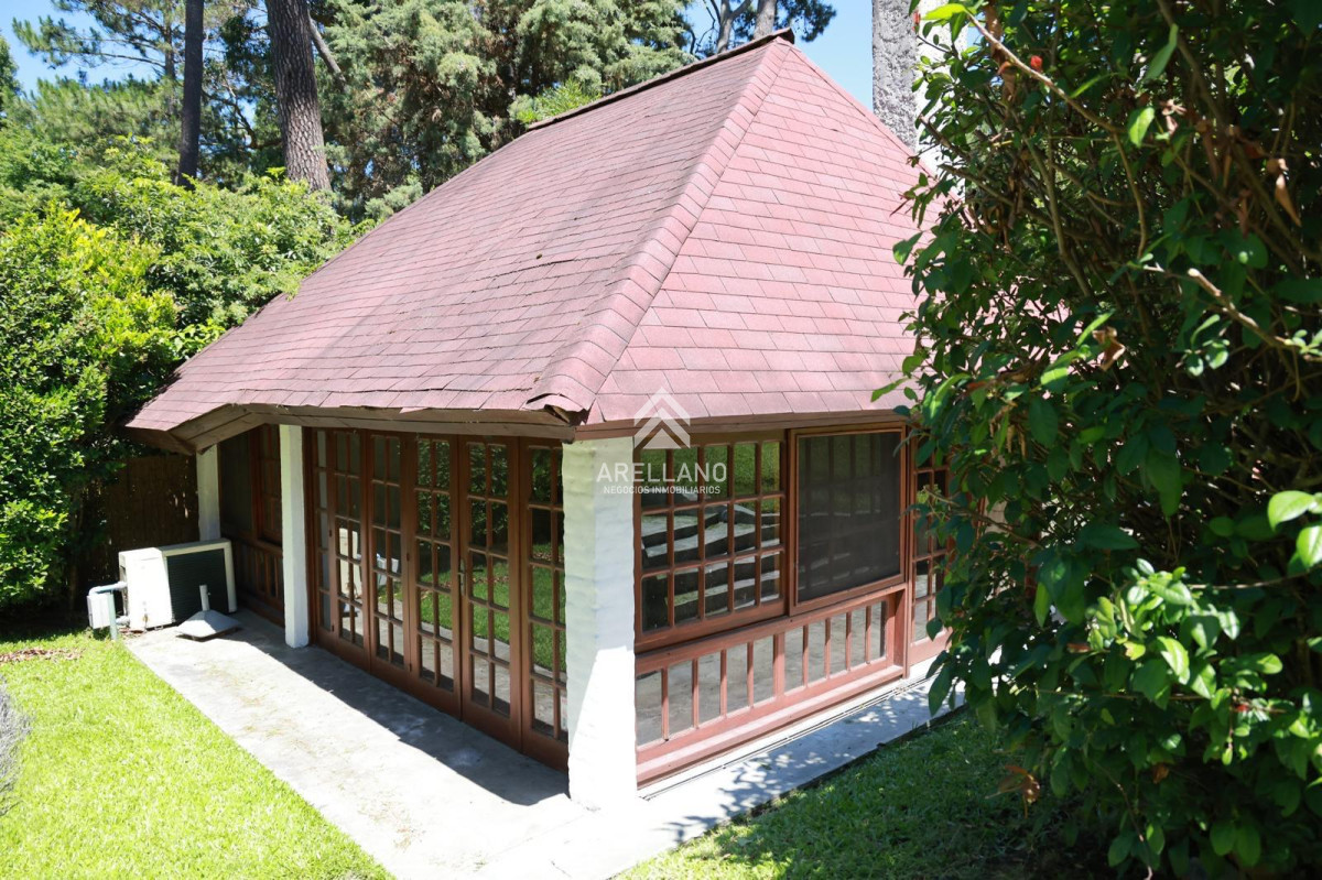 Casa ID.4265 - Casa en venta 4 dormitorios - Pinares Piscina Climatizada.