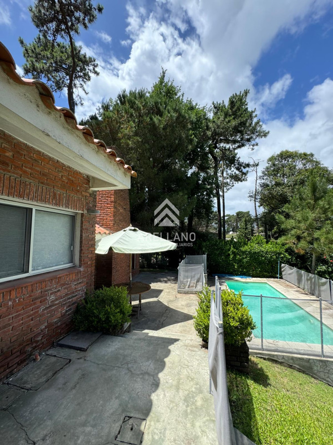 Casa ID.4265 - Casa en venta 4 dormitorios - Pinares Piscina Climatizada.
