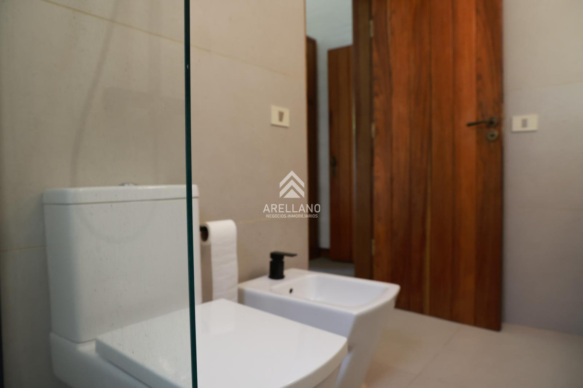 Casa ID.4265 - Casa en venta 4 dormitorios - Pinares Piscina Climatizada.