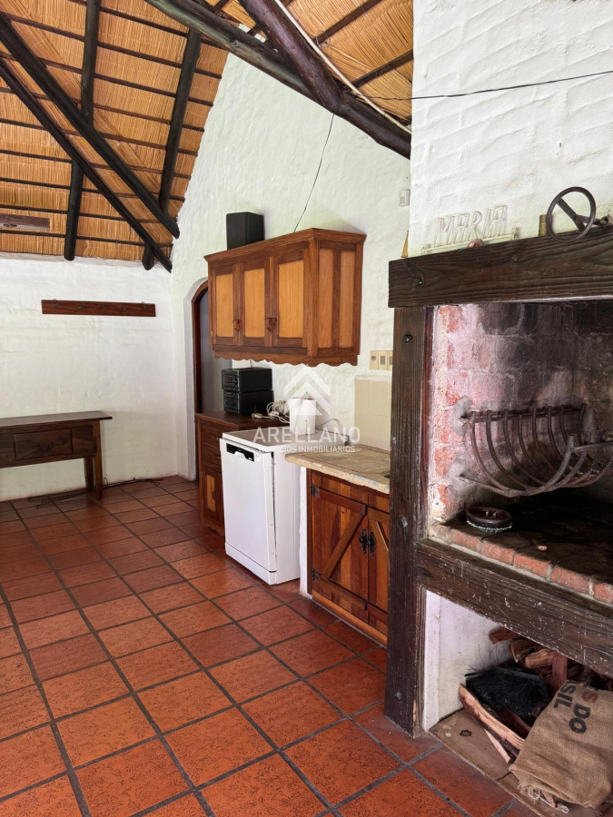 Casa ID.4265 - Casa en venta 4 dormitorios - Pinares Piscina Climatizada.