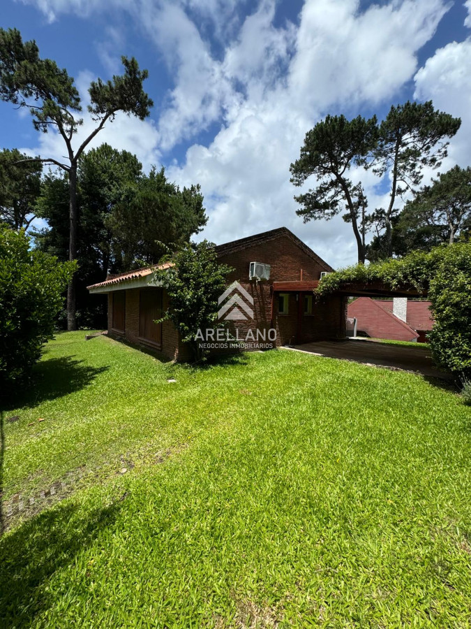 Casa ID.4265 - Casa en venta 4 dormitorios - Pinares Piscina Climatizada.
