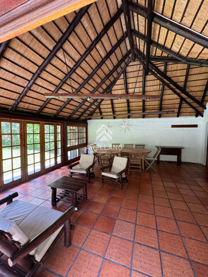 Casa ID.4265 - Casa en venta 4 dormitorios - Pinares Piscina Climatizada.