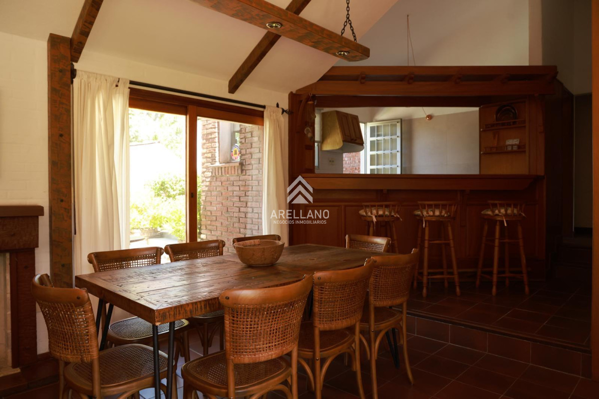 Casa ID.4265 - Casa en venta 4 dormitorios - Pinares Piscina Climatizada.