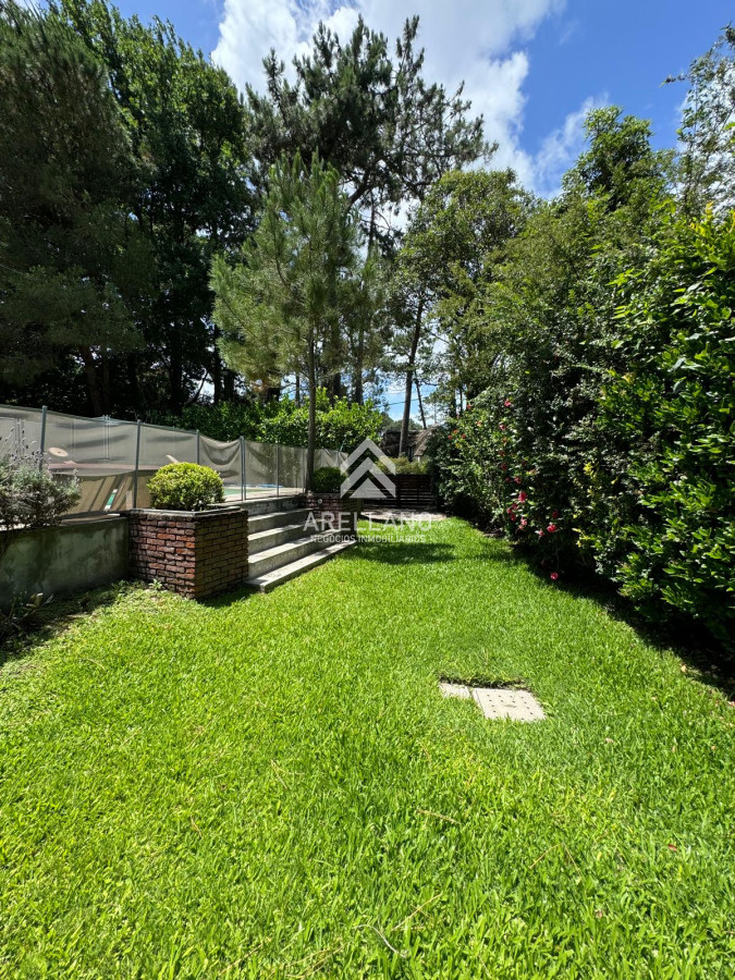 Casa ID.4265 - Casa en venta 4 dormitorios - Pinares Piscina Climatizada.