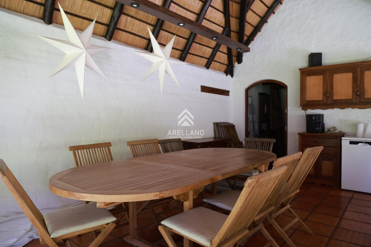 Casa ID.4265 - Casa en venta 4 dormitorios - Pinares Piscina Climatizada.
