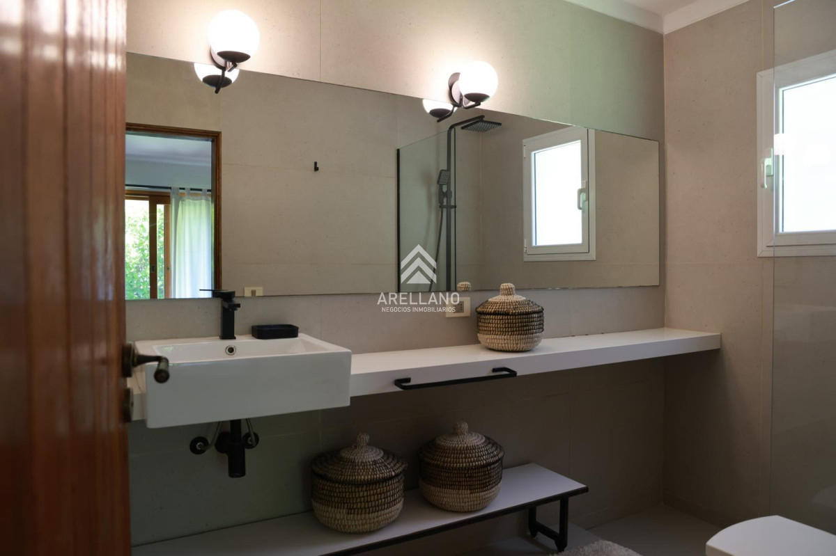 Casa ID.4265 - Casa en venta 4 dormitorios - Pinares Piscina Climatizada.