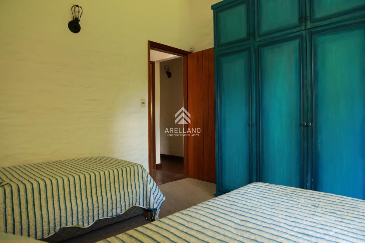Casa ID.4265 - Casa en venta 4 dormitorios - Pinares Piscina Climatizada.