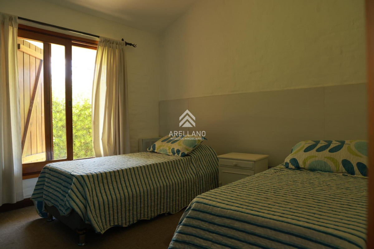 Casa ID.4265 - Casa en venta 4 dormitorios - Pinares Piscina Climatizada.