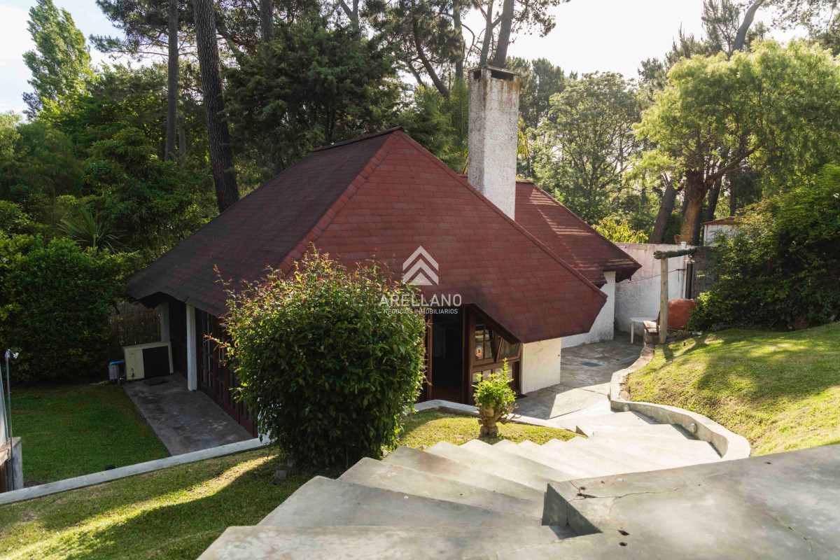 Casa ID.4265 - Casa en venta 4 dormitorios - Pinares Piscina Climatizada.