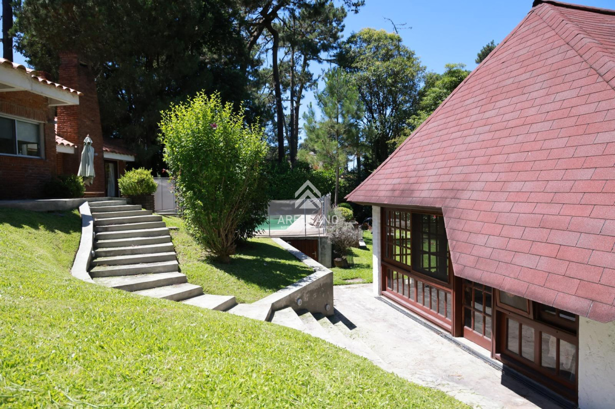 Casa ID.4265 - Casa en venta 4 dormitorios - Pinares Piscina Climatizada.