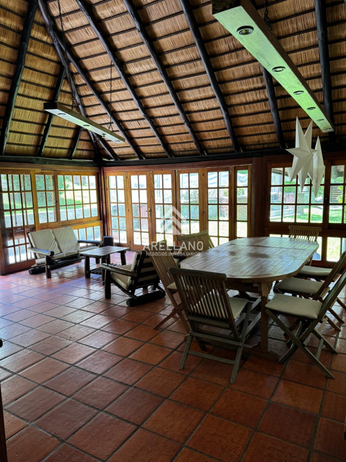 Casa ID.4265 - Casa en venta 4 dormitorios - Pinares Piscina Climatizada.