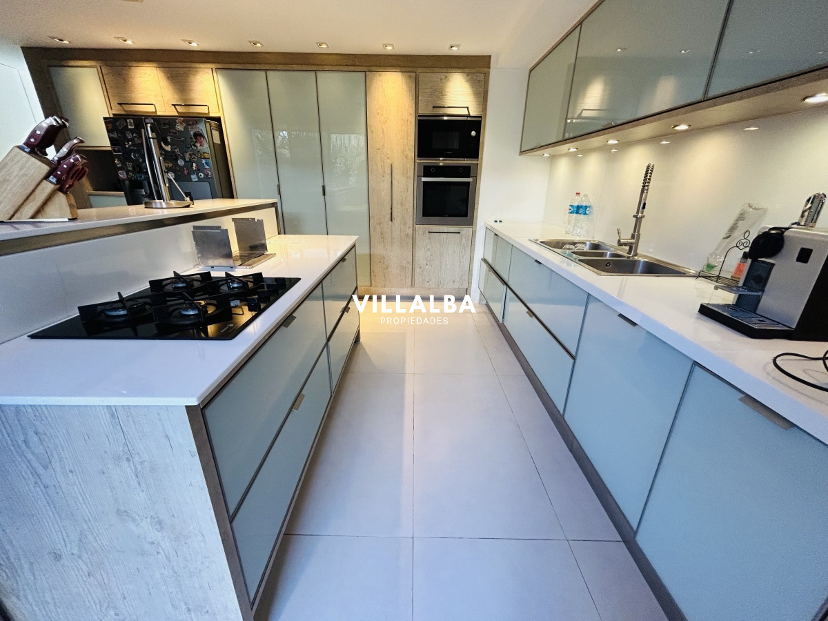 Casa ID.712 - Casa de lujo en Venta y Alquiler, Barrio Privado, en primera línea, Manantiales