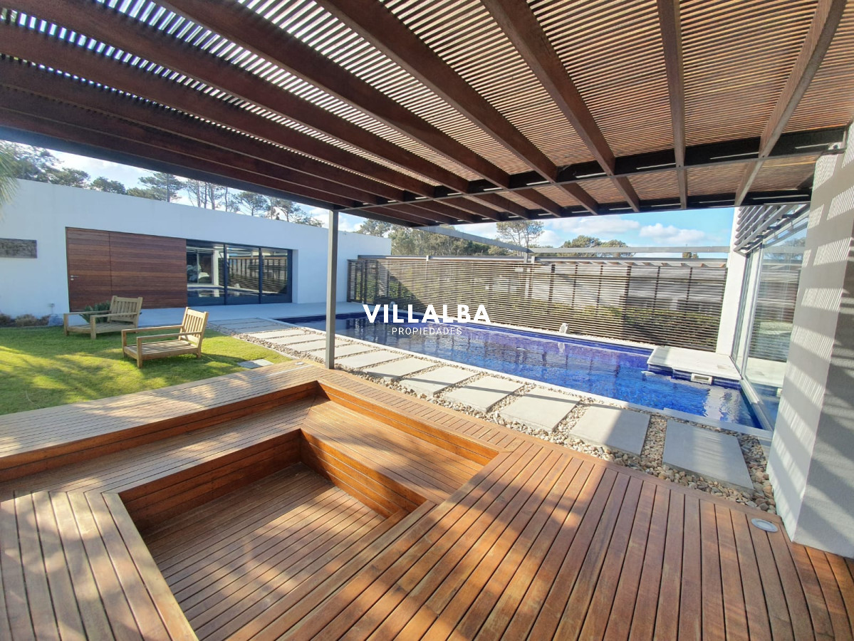 Casa ID.712 - Casa de lujo en Venta y Alquiler, Barrio Privado, en primera línea, Manantiales