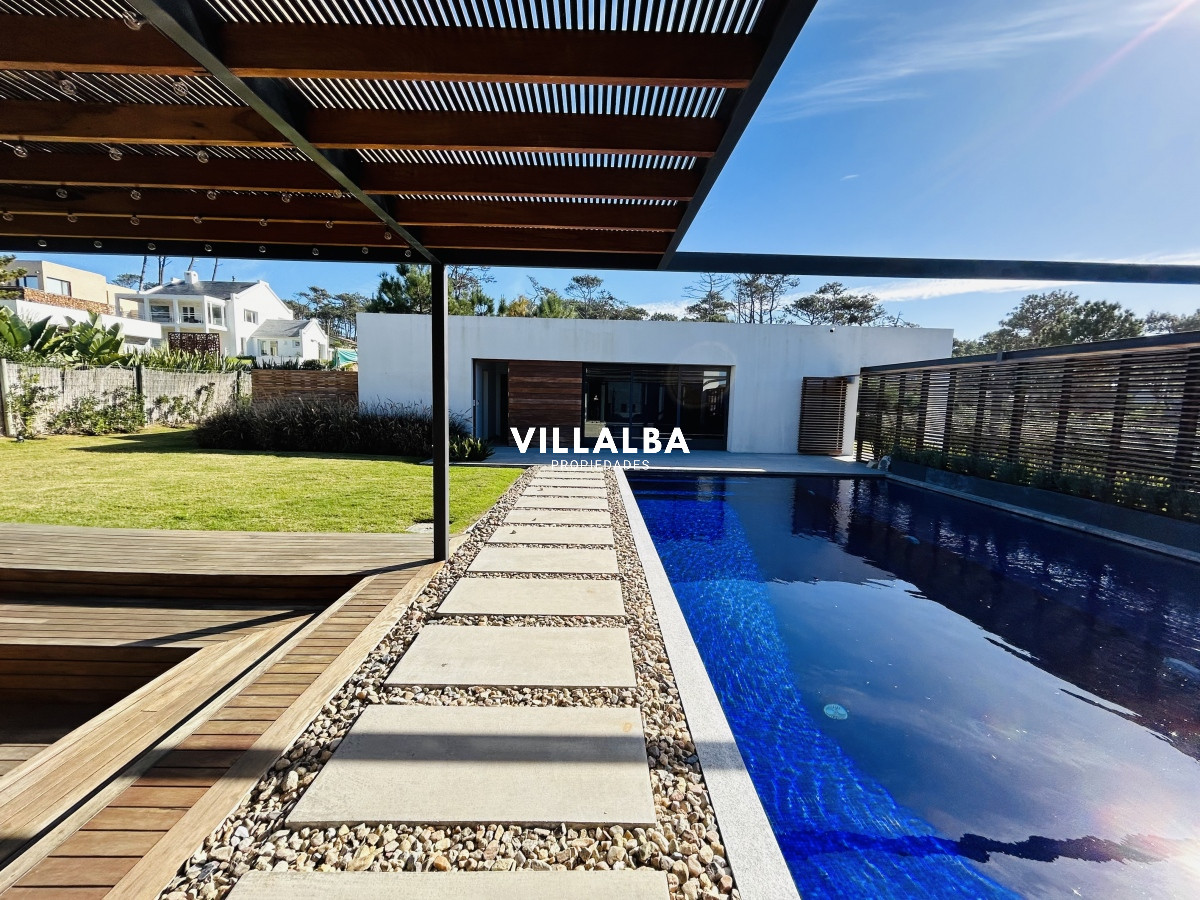 Casa ID.712 - Casa de lujo en Venta y Alquiler, Barrio Privado, en primera línea, Manantiales
