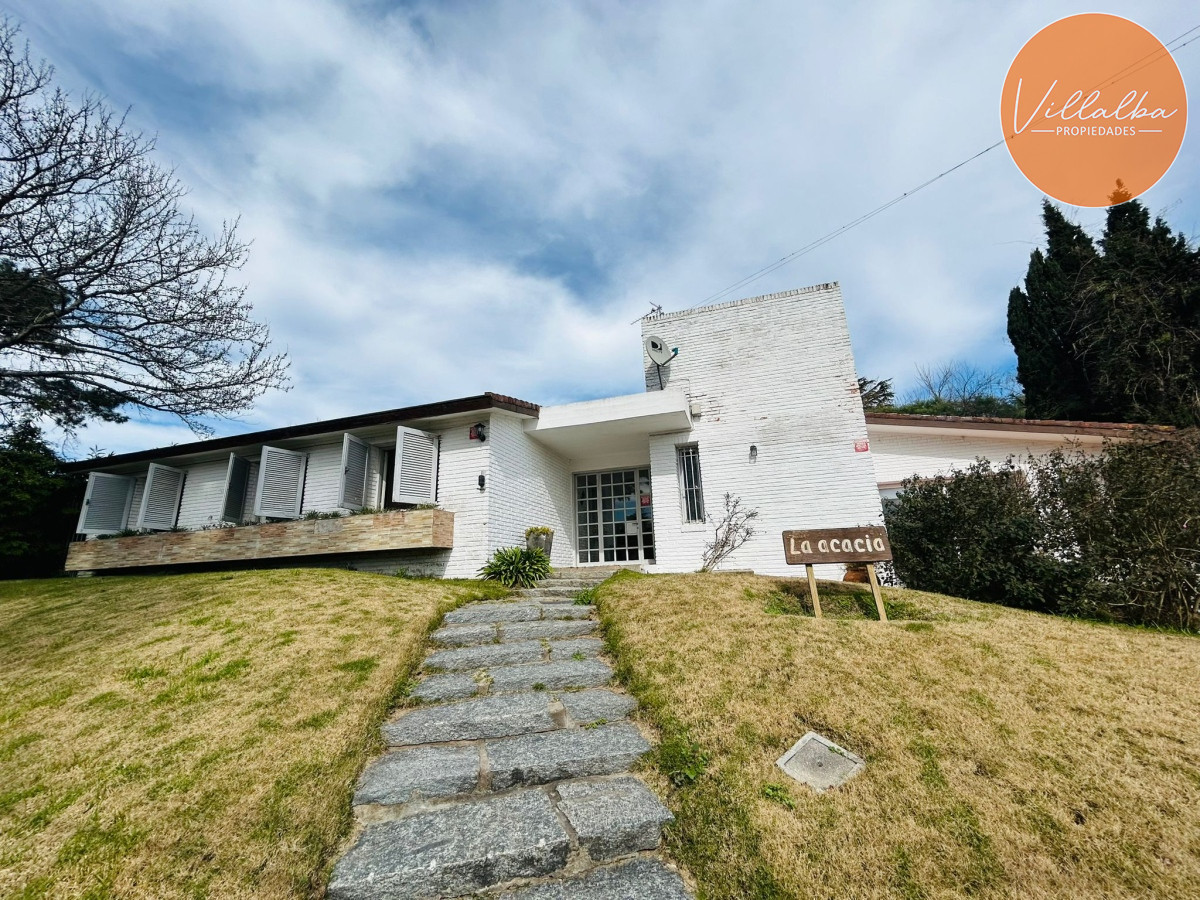 Casa ID.3236 - Casa En Venta, Zona Colegios. Jardines de Cordoba. Punta Del Este.