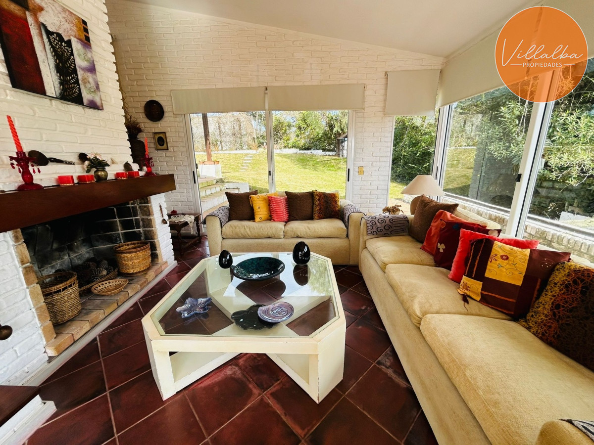 Casa ID.3236 - Casa En Venta, Zona Colegios. Jardines de Cordoba. Punta Del Este.