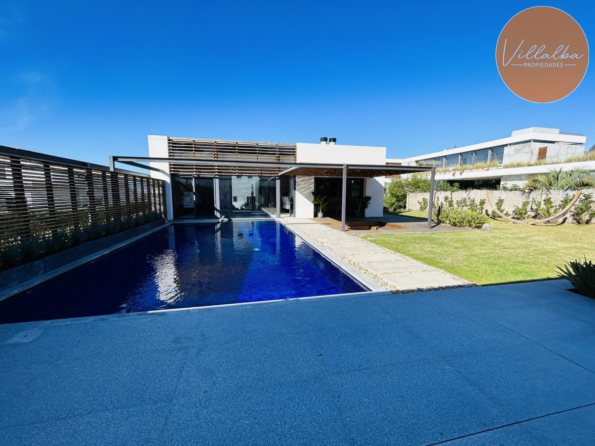 Apartamento ID.712 - Casa de lujo en Venta y Alquiler, Barrio Privado, en primera línea, Manantiales