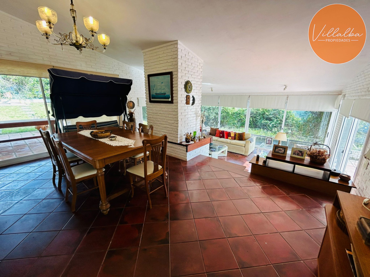Casa ID.3236 - Casa En Venta, Zona Colegios. Jardines de Cordoba. Punta Del Este.