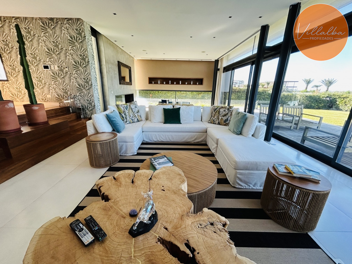 Apartamento ID.712 - Casa de lujo en Venta y Alquiler, Barrio Privado, en primera línea, Manantiales