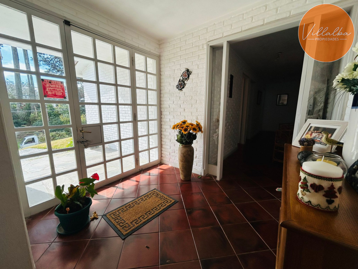 Casa ID.3236 - Casa En Venta, Zona Colegios. Jardines de Cordoba. Punta Del Este.