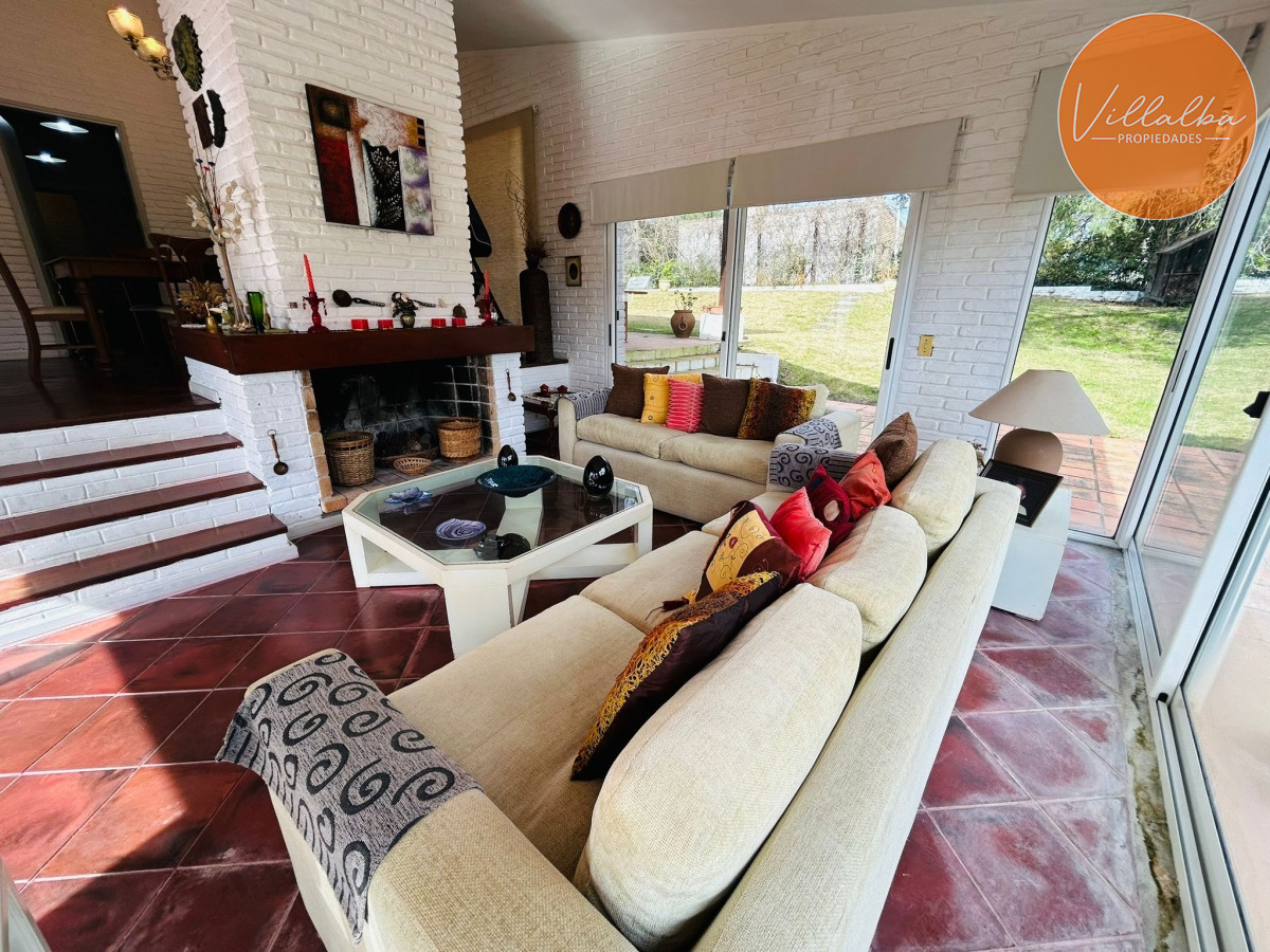 Casa ID.3236 - Casa En Venta, Zona Colegios. Jardines de Cordoba. Punta Del Este.