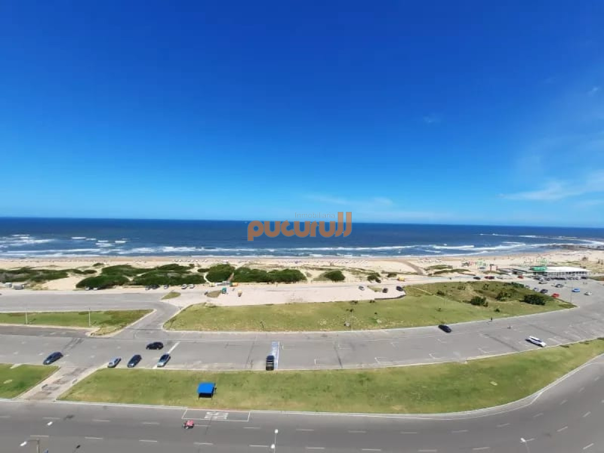 Apartamento en Venta y alquiler Frente Al Mar, Playa Brava. - GoPunta - Portal Inmobiliario de Punta del Este - Maldonado