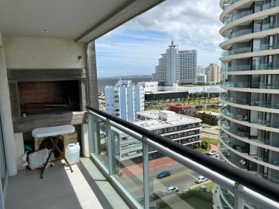 Apartamento en venta y alquiler de 2 dormitorios, Punta Del Este.