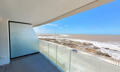 Apartamento en Venta, a estrenar, Primera fila Playa Brava - Punta del Este