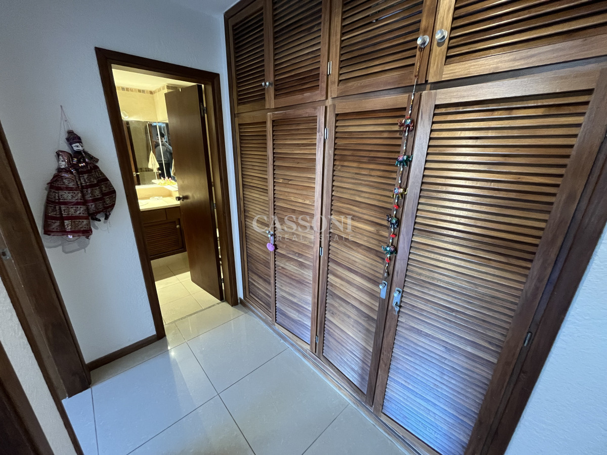 Apartamento ID.4238 - Espectacular planta 3 dormitorios frente al mar - Playa Mansa Punta Del Este.