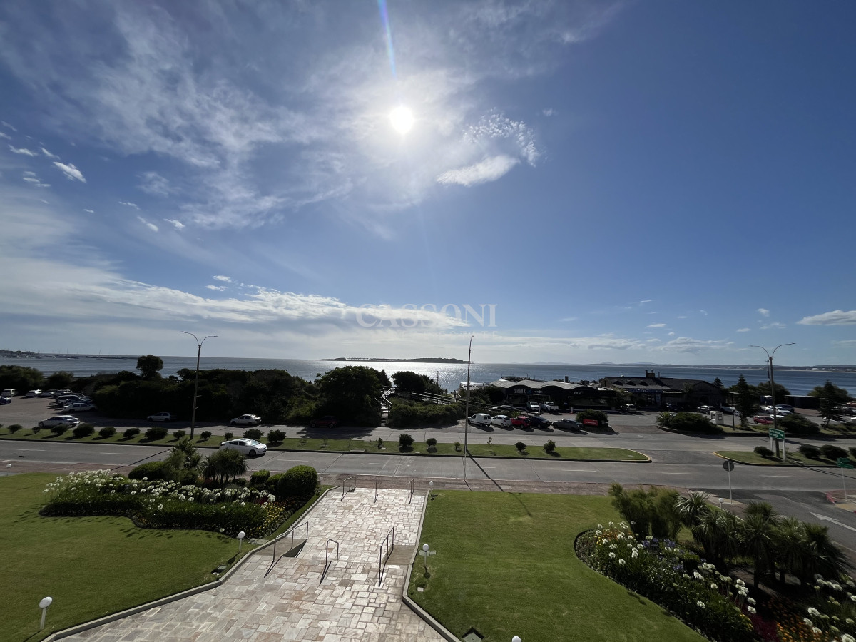 Apartamento ID.4238 - Espectacular planta 3 dormitorios frente al mar - Playa Mansa Punta Del Este.