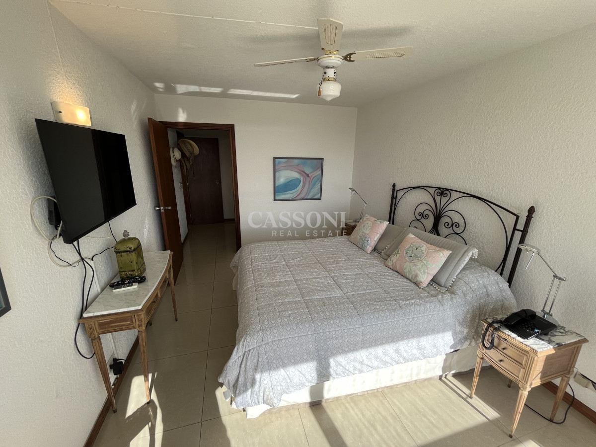 Apartamento ID.4238 - Espectacular planta 3 dormitorios frente al mar - Playa Mansa Punta Del Este.