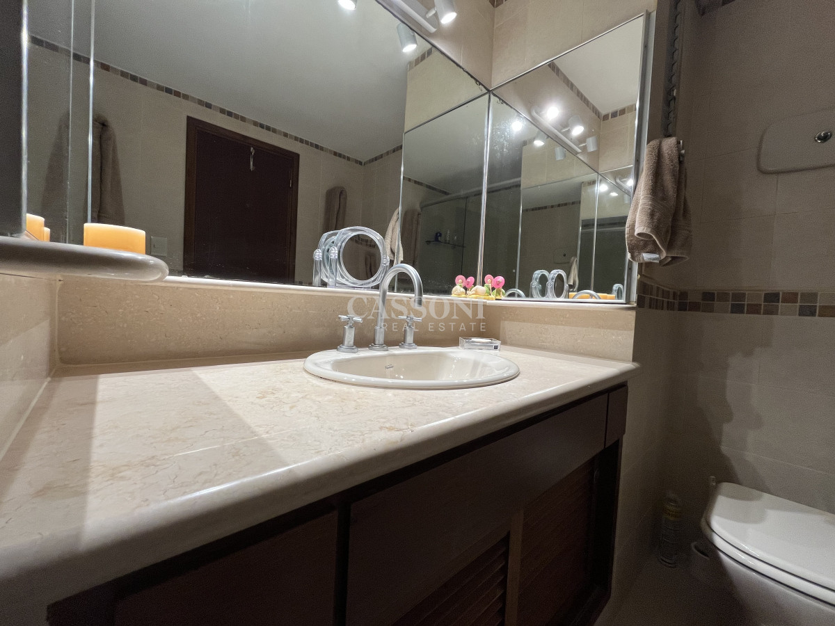 Apartamento ID.4238 - Espectacular planta 3 dormitorios frente al mar - Playa Mansa Punta Del Este.