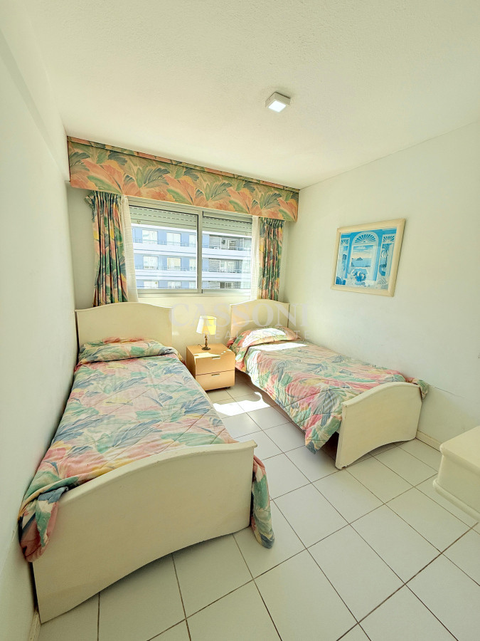 Apartamento ID.2528 - Cómoda y cálida planta de 3 dormitorios frente al mar.