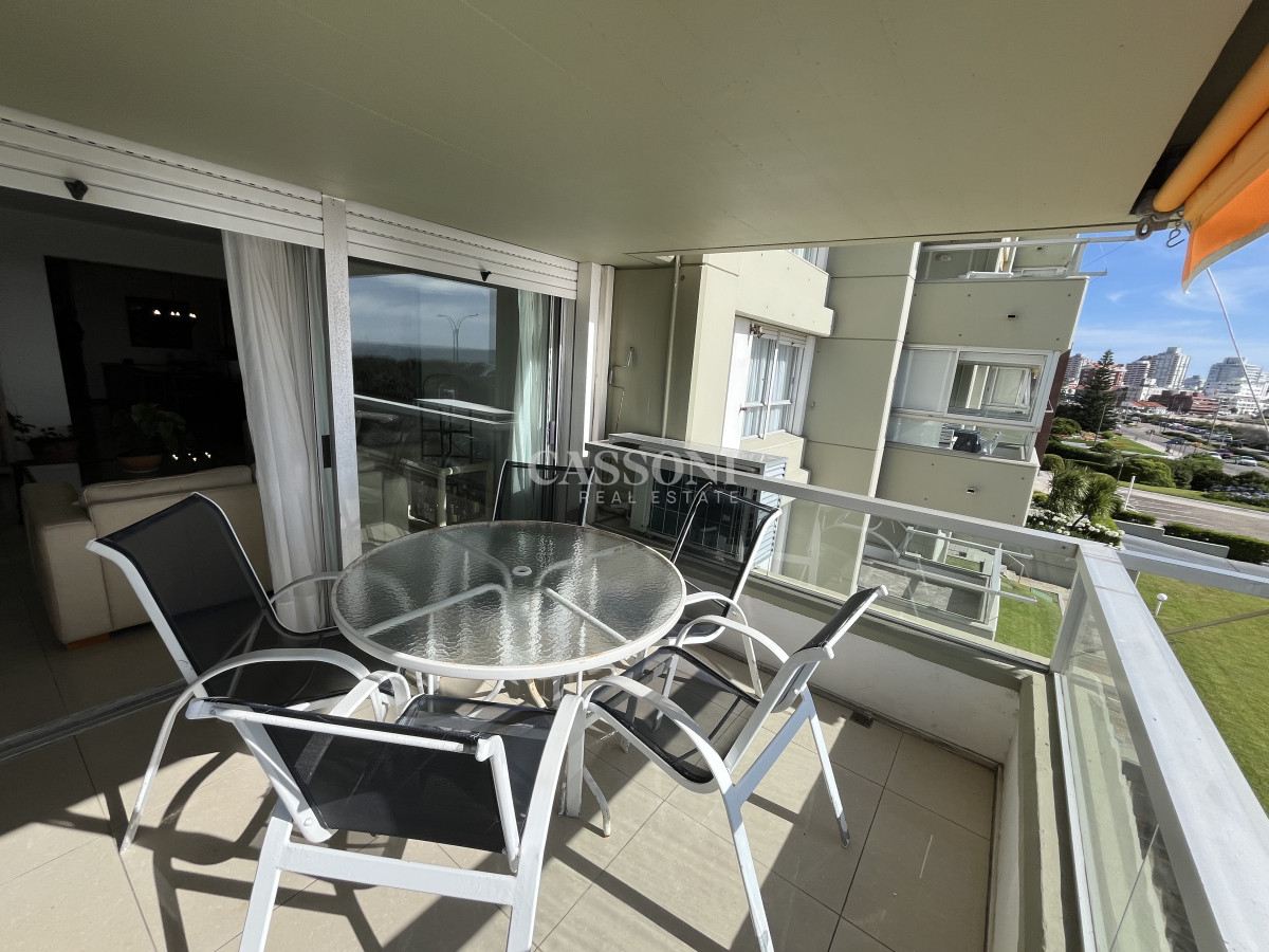 Apartamento ID.4238 - Espectacular planta 3 dormitorios frente al mar - Playa Mansa Punta Del Este.