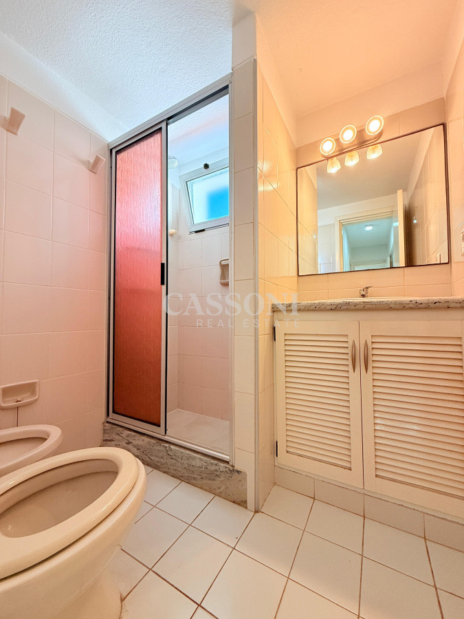 Apartamento ID.2528 - Cómoda y cálida planta de 3 dormitorios frente al mar.
