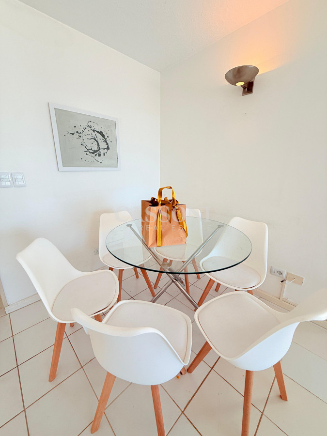 Apartamento ID.2528 - Cómoda y cálida planta de 3 dormitorios frente al mar.