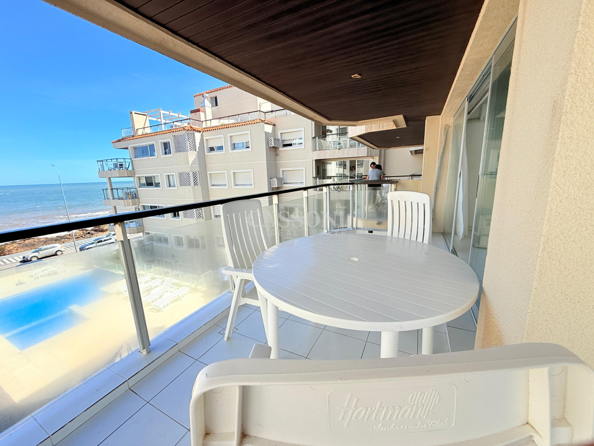 Apartamento ID.2528 - Cómoda y cálida planta de 3 dormitorios frente al mar.