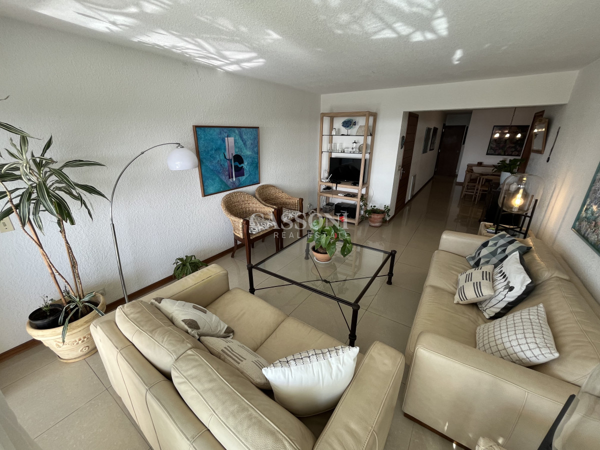 Apartamento ID.4238 - Espectacular planta 3 dormitorios frente al mar - Playa Mansa Punta Del Este.