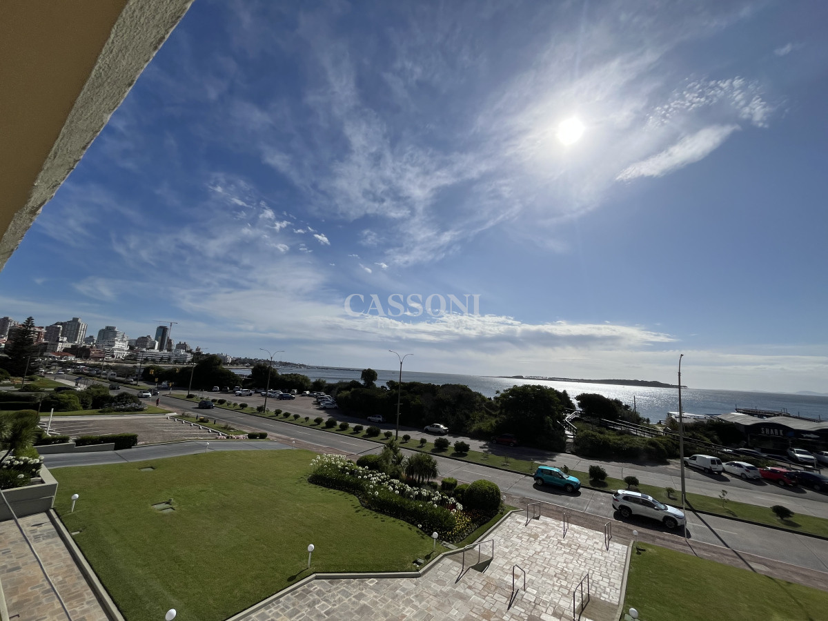 Apartamento ID.4238 - Espectacular planta 3 dormitorios frente al mar - Playa Mansa Punta Del Este.