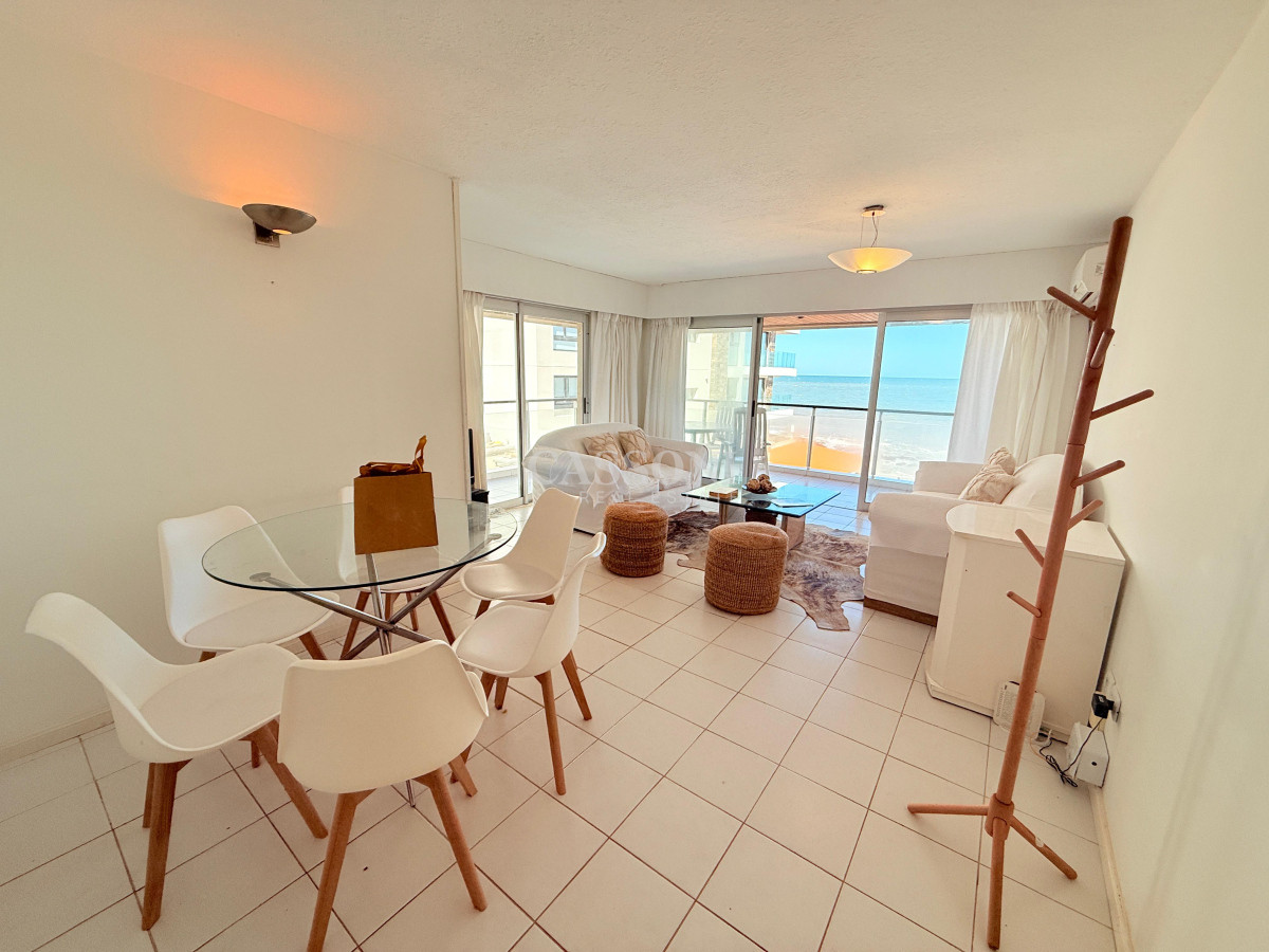 Apartamento ID.2528 - Cómoda y cálida planta de 3 dormitorios frente al mar.