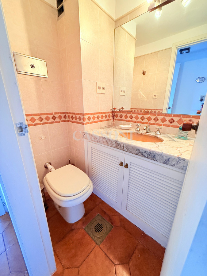 Apartamento ID.4043 - Apartamento con parrillero de 4 dormitorios frente al mar - Playa Mansa.