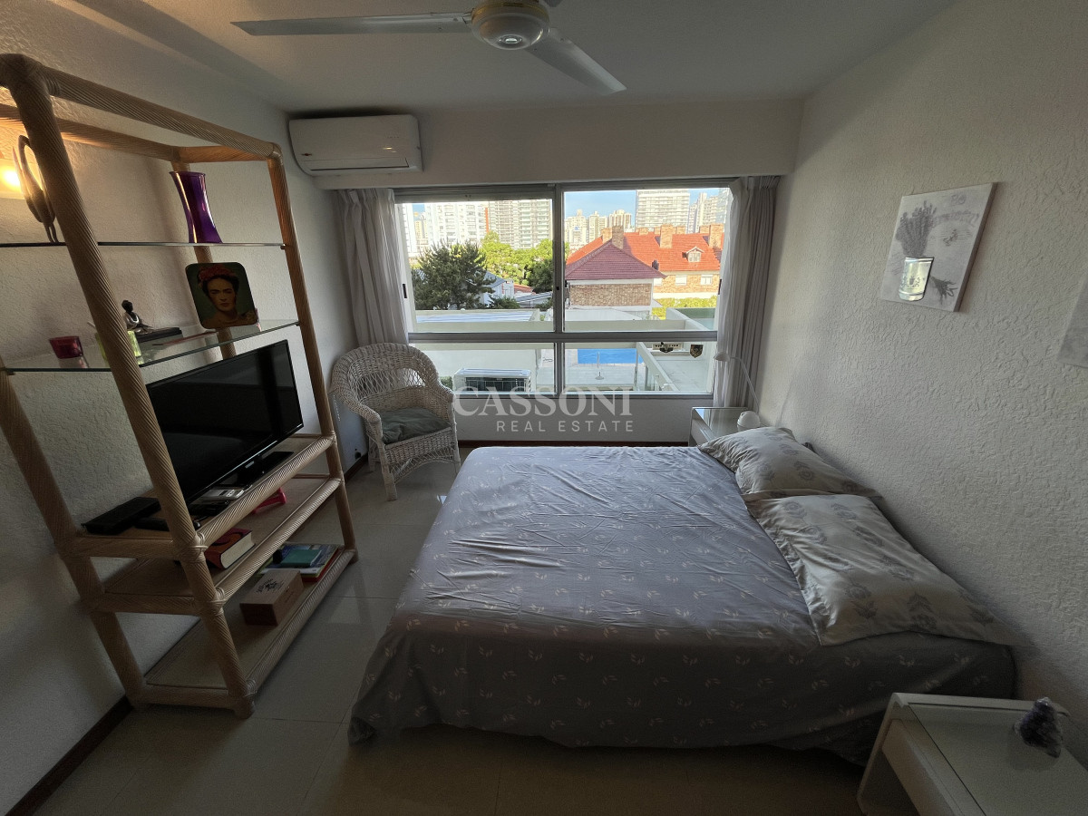 Apartamento ID.4238 - Espectacular planta 3 dormitorios frente al mar - Playa Mansa Punta Del Este.