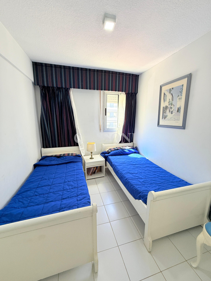 Apartamento ID.2528 - Cómoda y cálida planta de 3 dormitorios frente al mar.