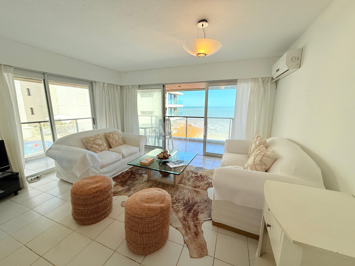 Apartamento ID.2528 - Cómoda y cálida planta de 3 dormitorios frente al mar.