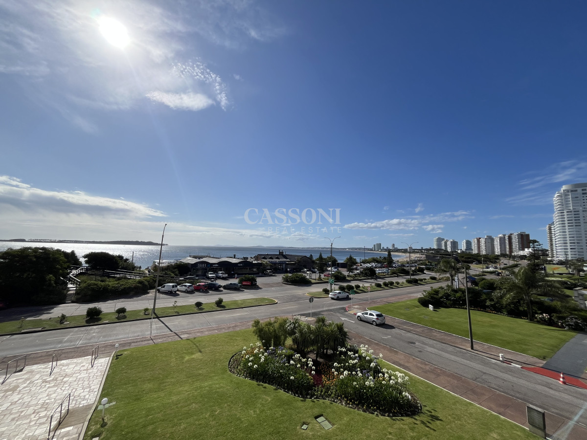 Apartamento ID.4238 - Espectacular planta 3 dormitorios frente al mar - Playa Mansa Punta Del Este.