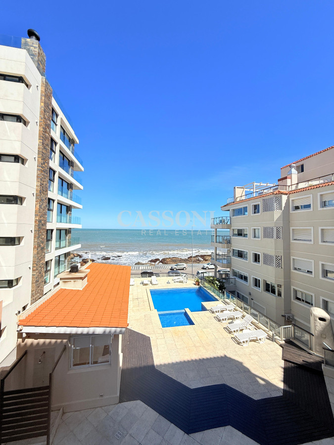Apartamento ID.2528 - Cómoda y cálida planta de 3 dormitorios frente al mar.